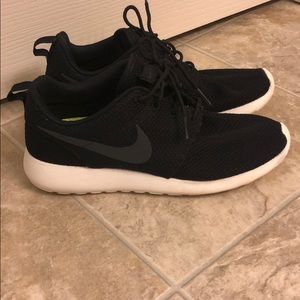 Women’s Nike Roshe flynit- Size 7